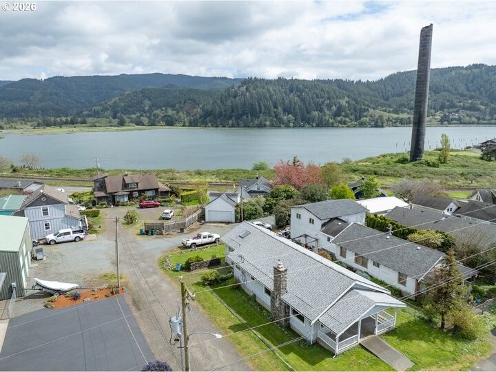 Property Photo:  308 1st St  OR 97118 