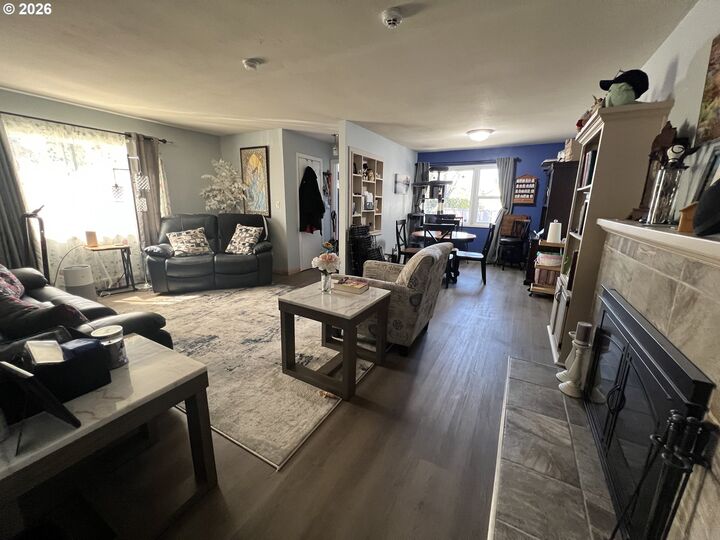 Property Photo:  12101 SE Lincoln St  OR 97216 