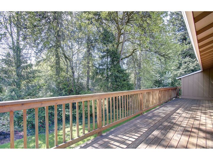 Property Photo:  911 NE 109th Cir  WA 98685 