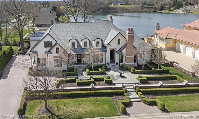 Property Photo:  18939 Bella Vista Court  MI 48168 