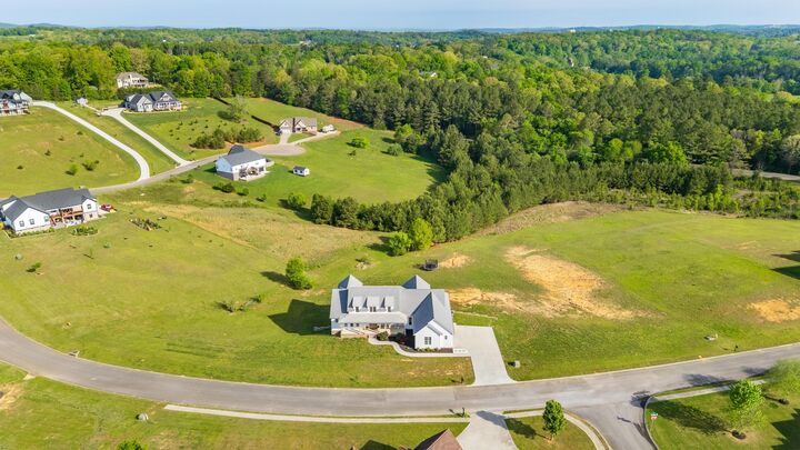 Property Photo:  206 Rochelle Circle NE  TN 37310 