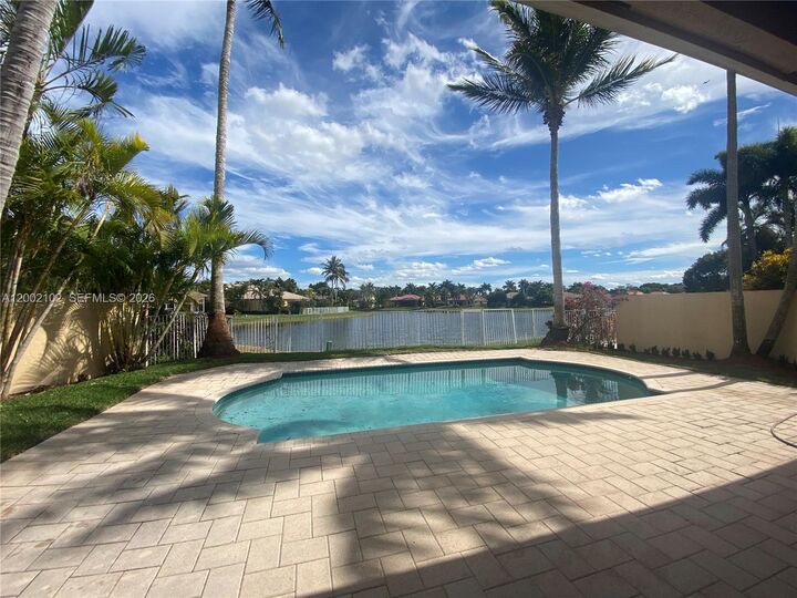 Property Photo: 2486 Bay Isle Dr FL 33327