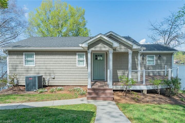 Property Photo:  362 Hillview Drive  NC 27292 