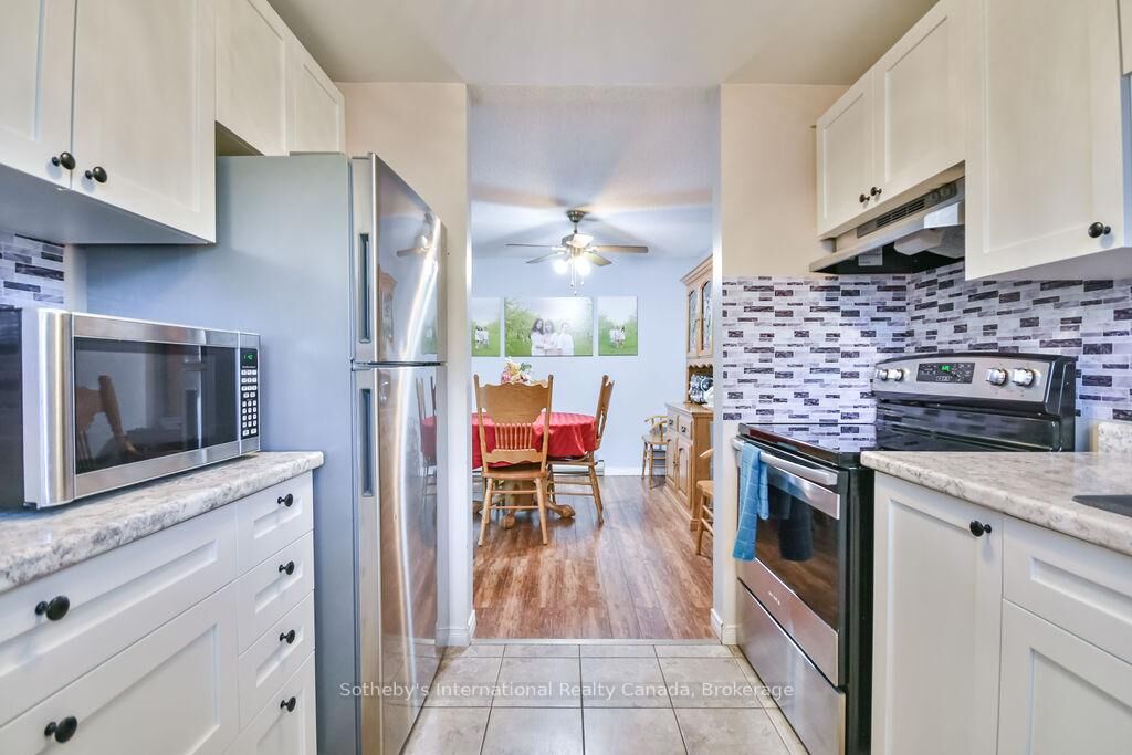 Property Photo: 112 Loggers Run 38 ON L4N 6X1