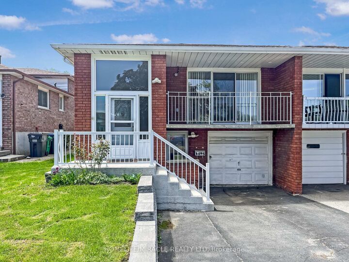 Property Photo: 3485 Oakglade Crescent ON L5C 1X4