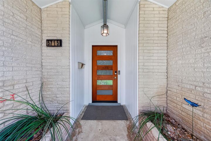 Property Photo:  5715 Claridge Drive  TX 77096 