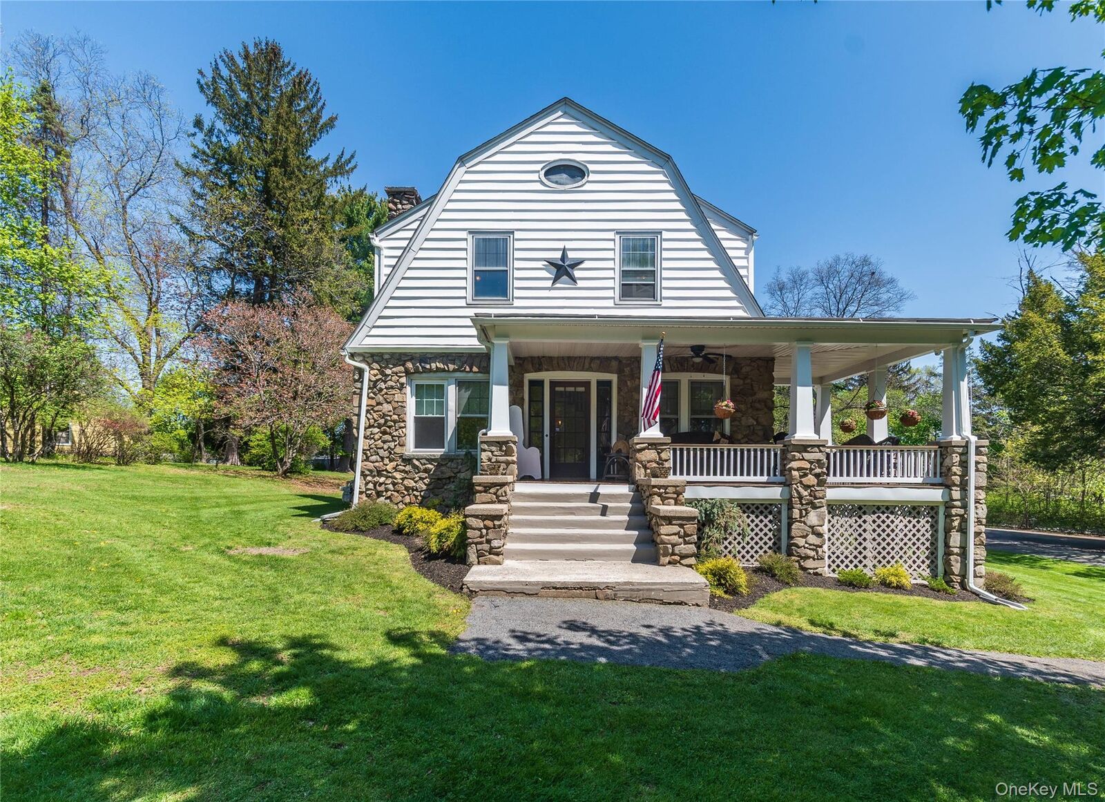 Property Photo:  571 Route 17M  NY 10940 