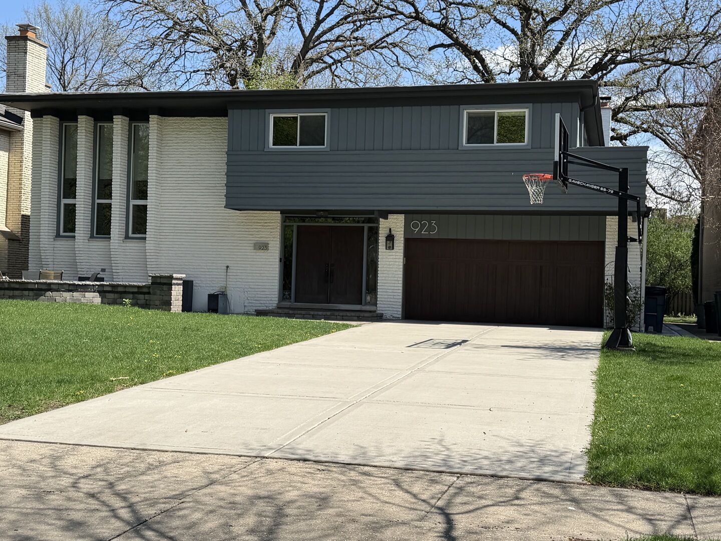 Property Photo:  923 Park Avenue  IL 60305 