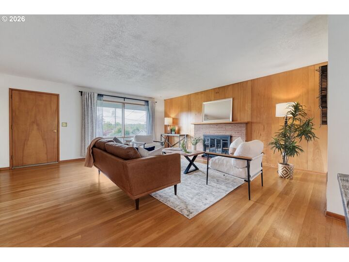 Property Photo:  540 E Fairfield St  OR 97027 