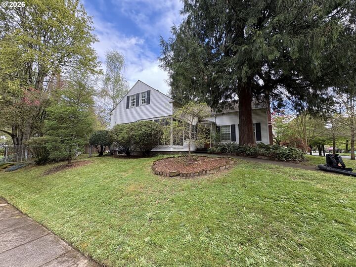 Property Photo:  2909 NE Ainsworth St  OR 97211 