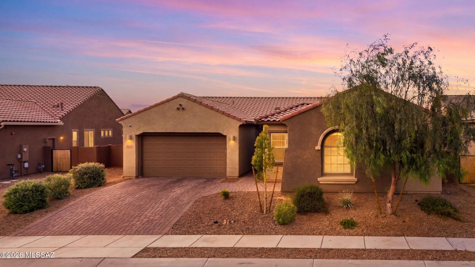 Property Photo:  10937 N Ledge Stone Drive  AZ 85742 