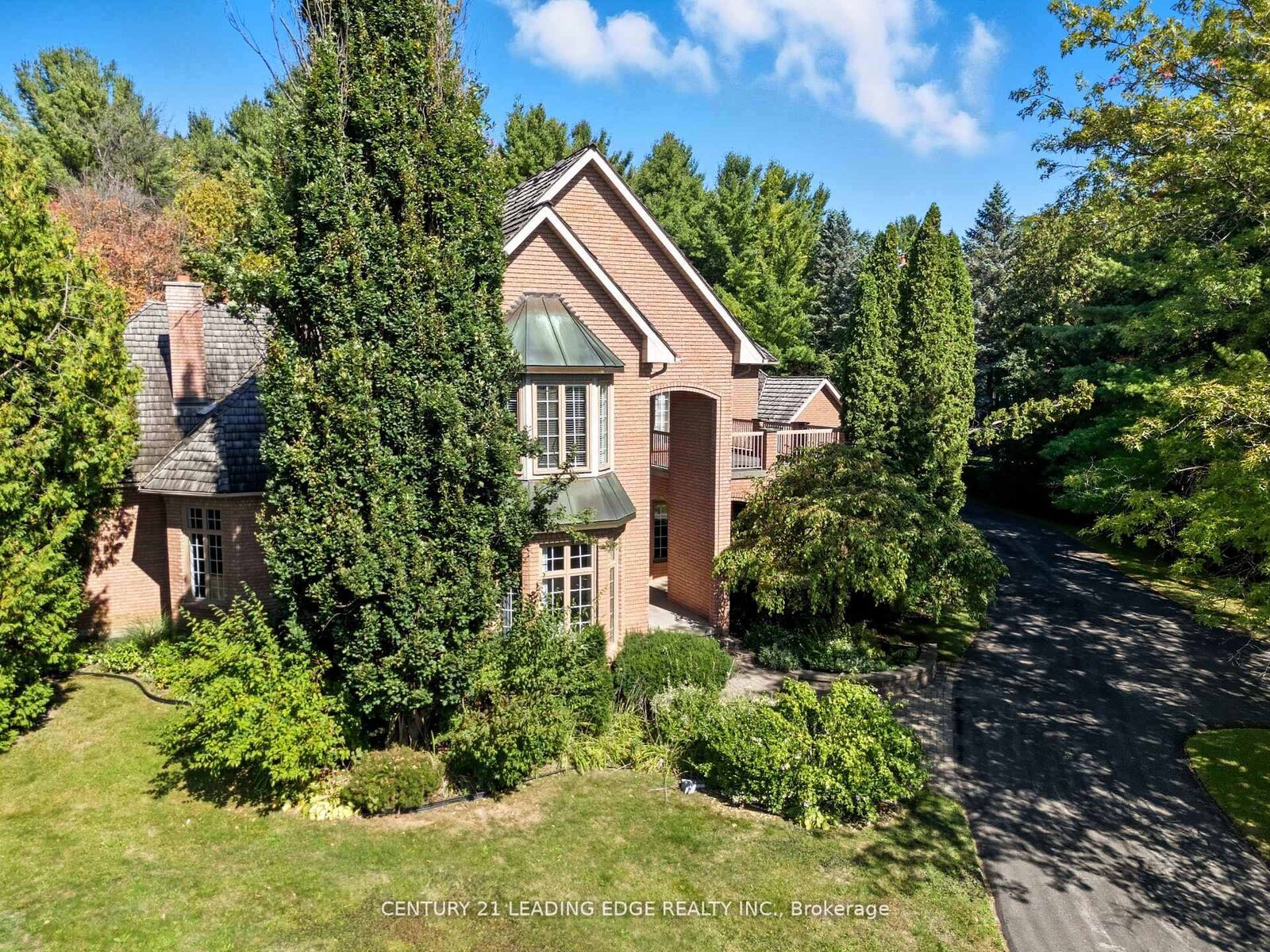 Property Photo:  8 Bunhill Court  ON L1Z 1X5 