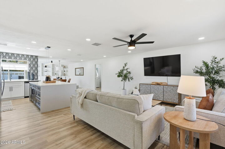 Property Photo:  11608 N 32nd Place  AZ 85028 