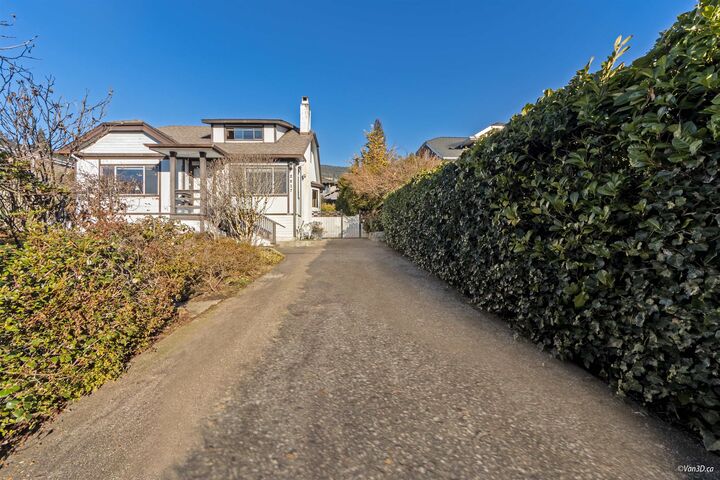 2317 Kings Avenue — photo 1