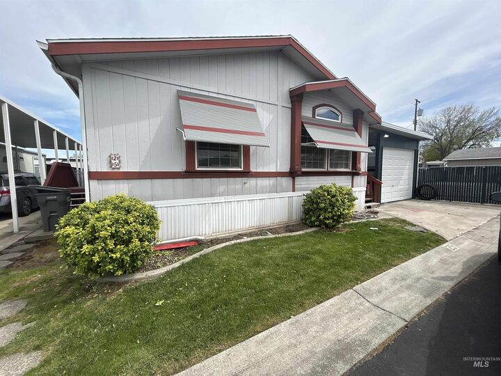 Property Photo: 2115 6th Ave. 25 WA 99403