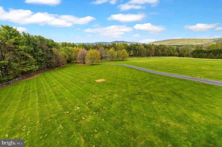 Property Photo: 35571 Suffolk Lane VA 20132
