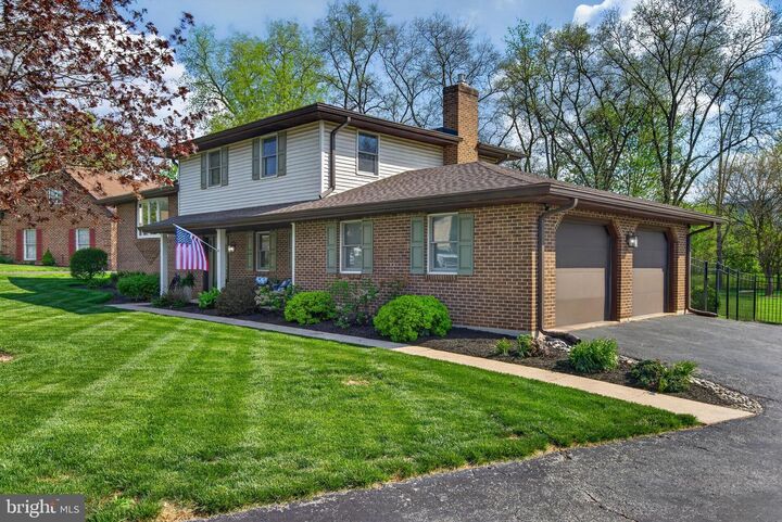 Property Photo:  1612 Yorktowne Drive  PA 17408 