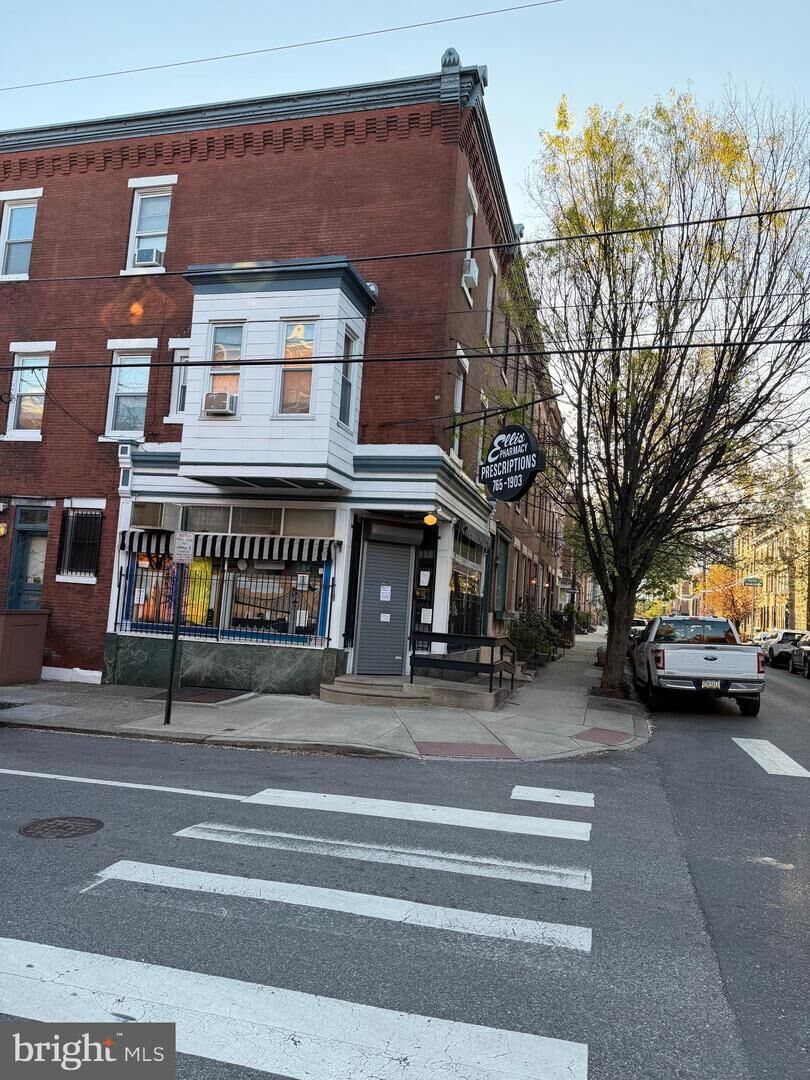 Property Photo:  2441 Brown Street 00 2F  PA 19130 