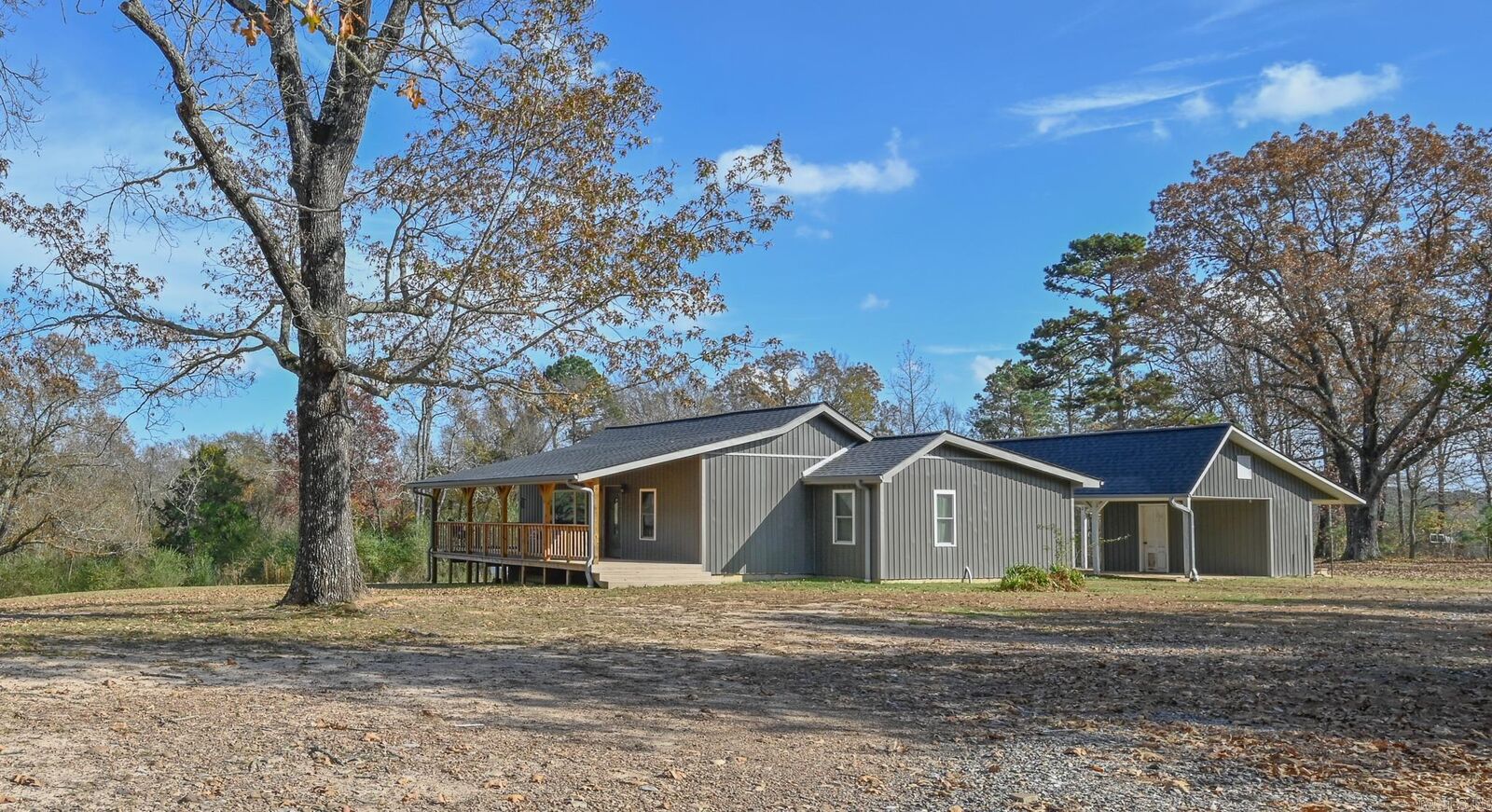 Property Photo:  2210 S Reine Street  AR 71953 