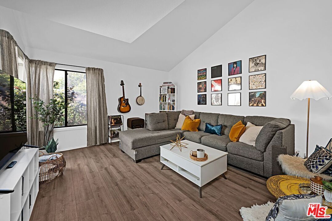 Property Photo:  620 W Hyde Park Blvd  CA 90302 