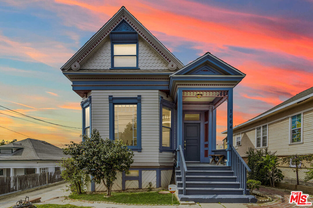Property Photo:  1664 W 12th St  CA 90015 