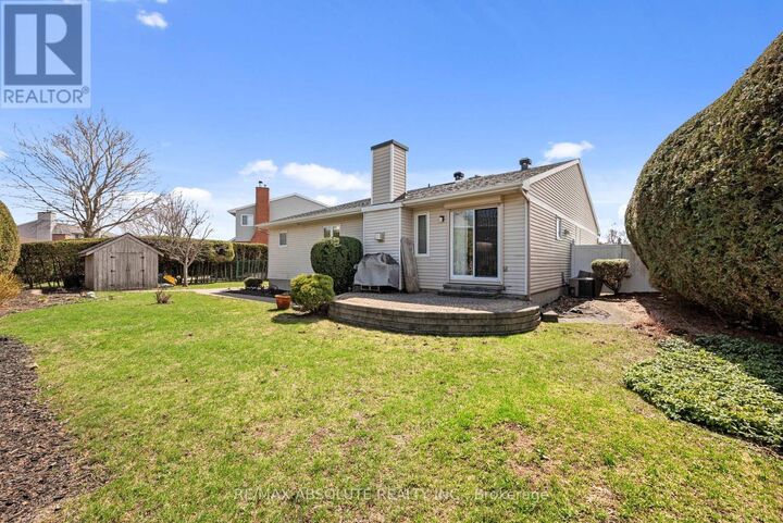 Property Photo:  28 Halley Street  ON K2J 3W2 