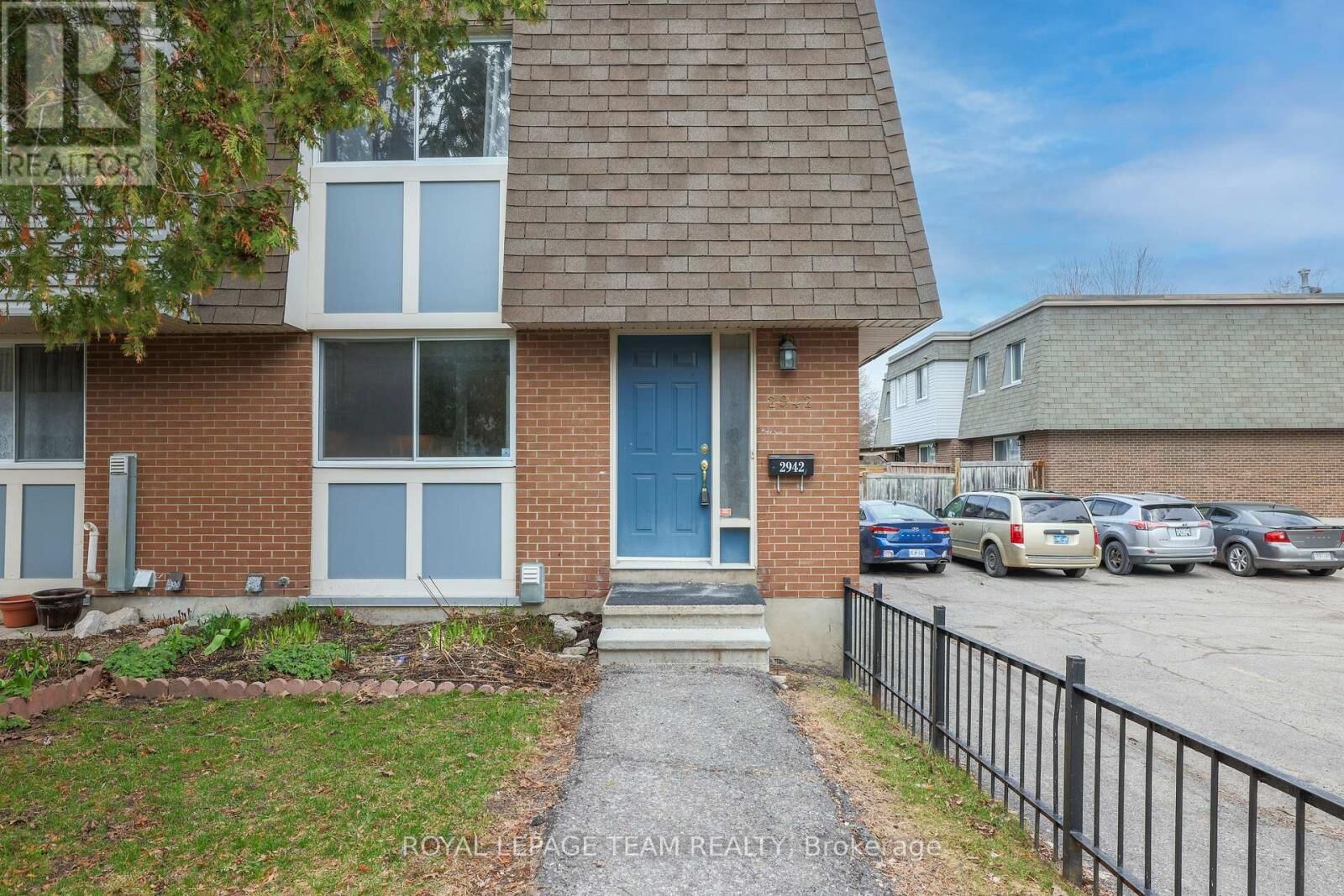 Property Photo:  2942 Fairlea Crescent  ON K1V 8T7 