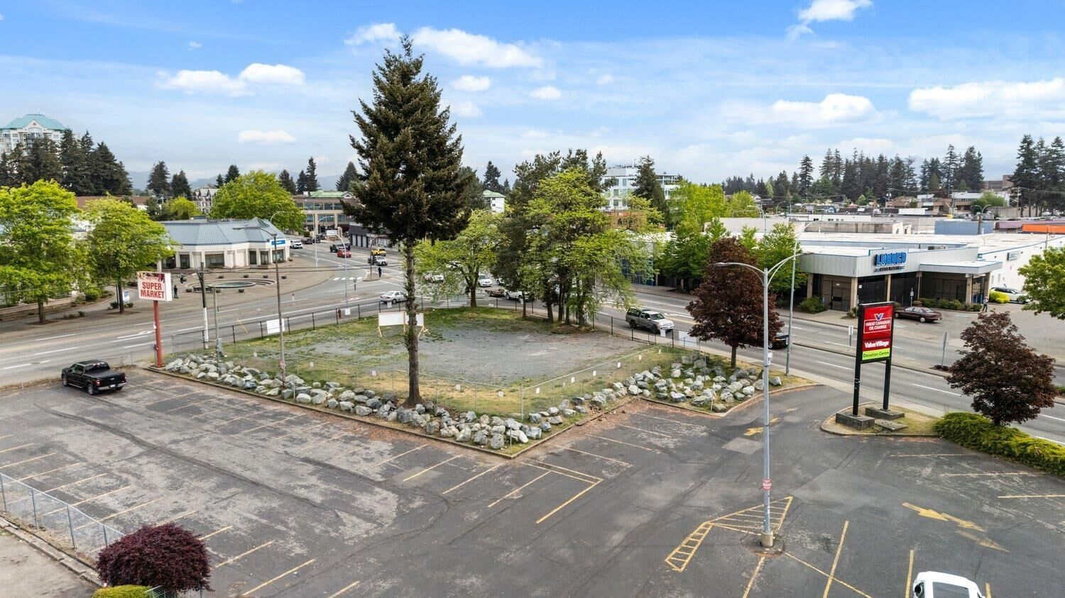 Property Photo:  31992 South Fraser Way  BC V2T 1V6 