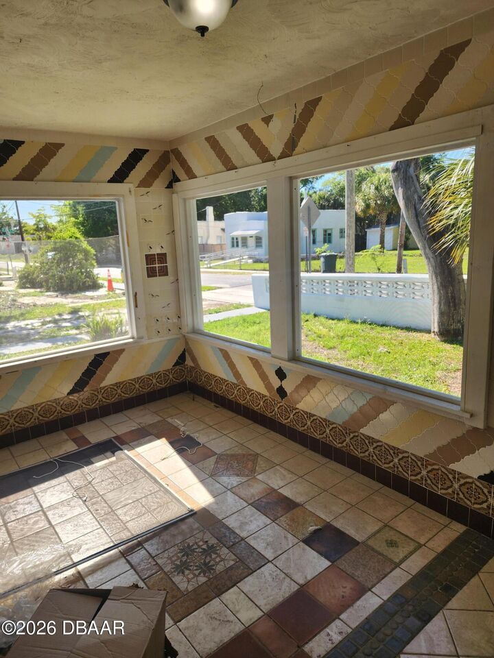 Property Photo: 319/323 Taylor Avenue FL 32114