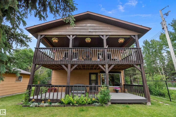 Property Photo: 110 1st Avenue AB T0C 1X0