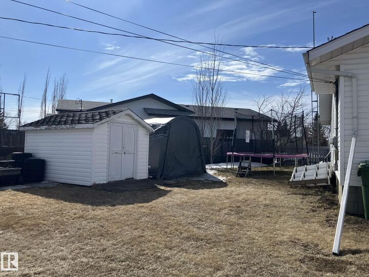 Photo de la propriété:  5721 48 Street  AB T9C 1G9 