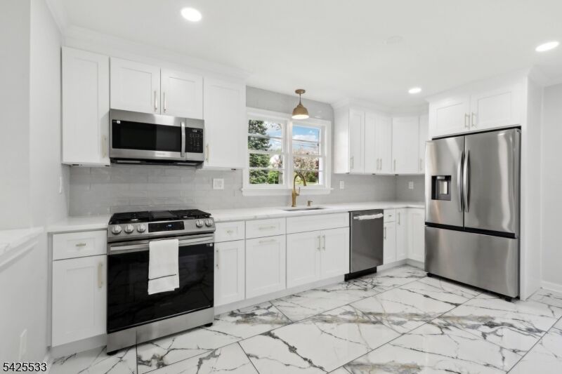 Property Photo:  8 Oak St  NJ 07857 