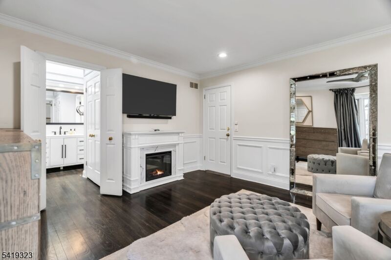 Property Photo:  1 Rolling Hill Ct  NJ 07940 