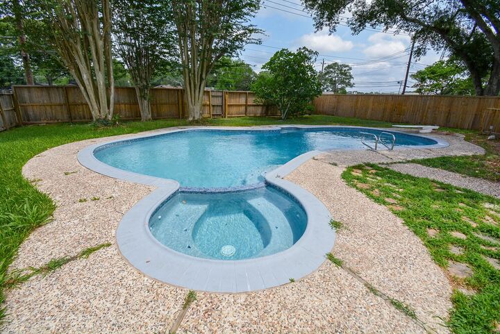 Property Photo: 6042 Willowbend Boulevard TX 77096