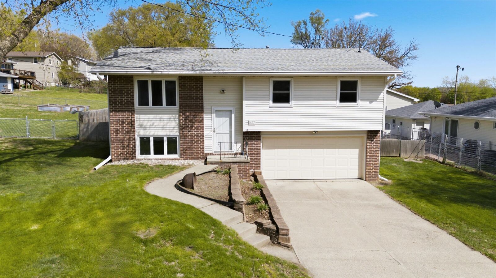 Property Photo:  625 Schaffer Boulevard  IA 50327 
