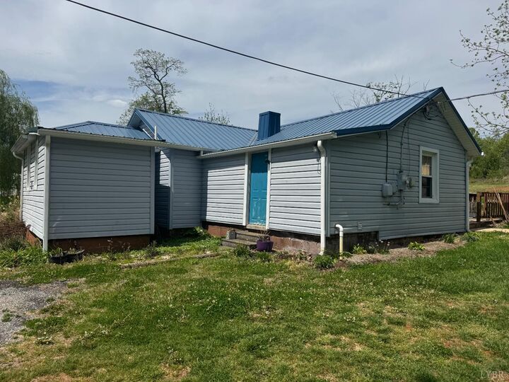 Property Photo: 912 Oakville Road VA 24522