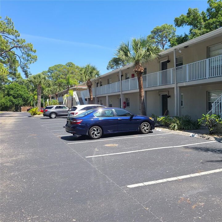 Property Photo:  924 La Costa Circle 4  FL 34237 