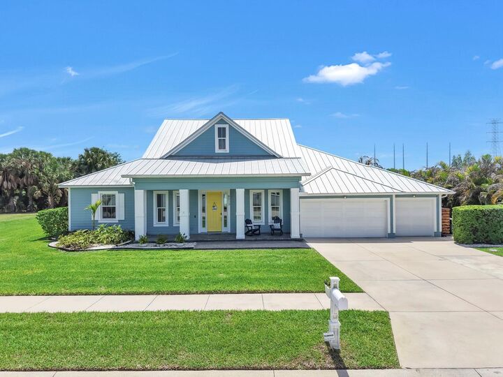 Property Photo:  8013 Key West Conch Drive  FL 33578 