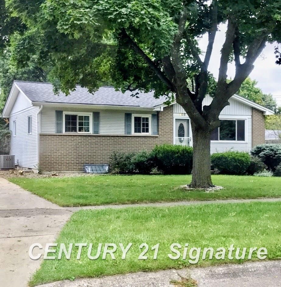 Property Photo: 905 Fleetwood Drive MI 48604