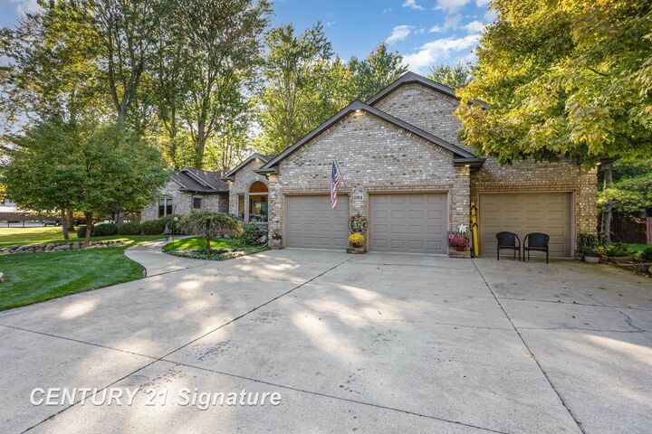 Property Photo:  581 Timberwood Lane  MI 48609 