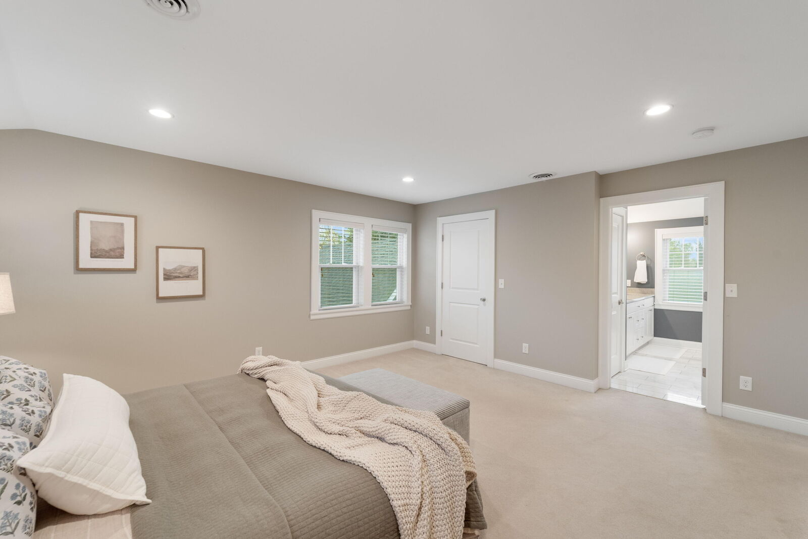 Property Photo:  6040 N Shoreland Ave  WI 53217 