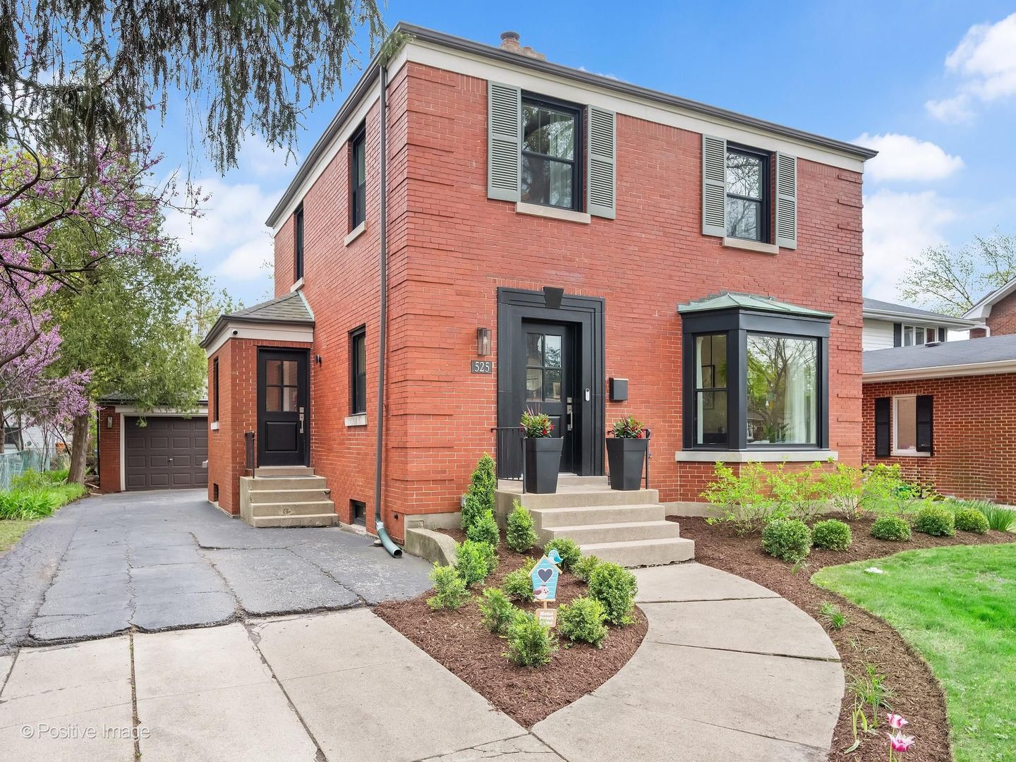 Property Photo:  525 N Stone Avenue  IL 60526 