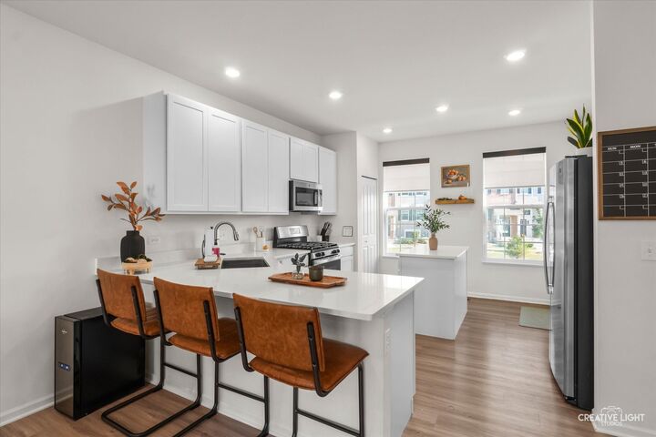 Property Photo:  506 Creek Drive  IL 60543 