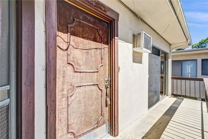 Property Photo:  1840 Camden 202  CA 90025 