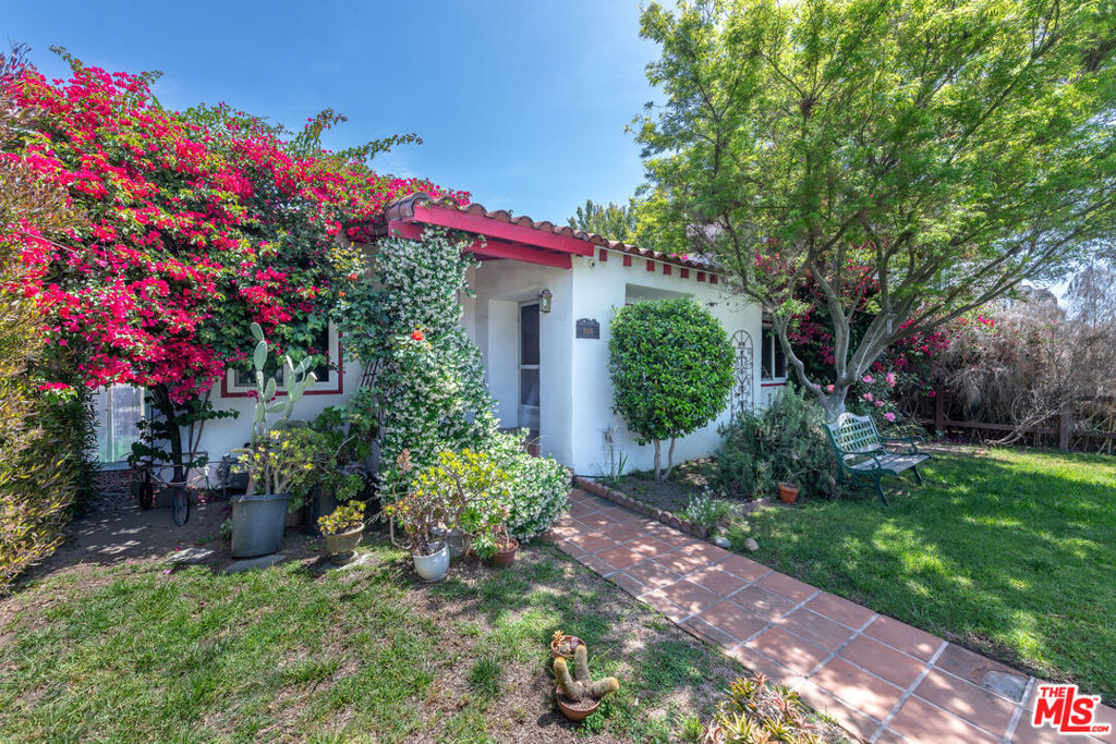 Property Photo:  2008 S Bedford Street  CA 90034 
