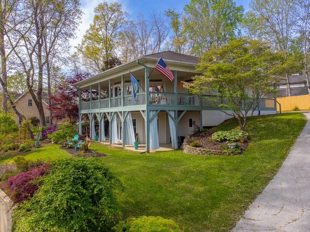 Property Photo:  218 Lakeshore Drive  NC 28904 