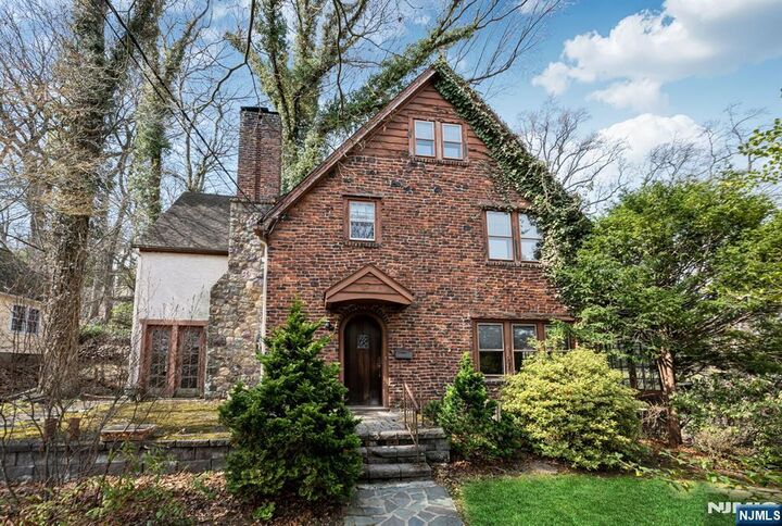 Property Photo:  342 Hillcrest Road  NJ 07450 