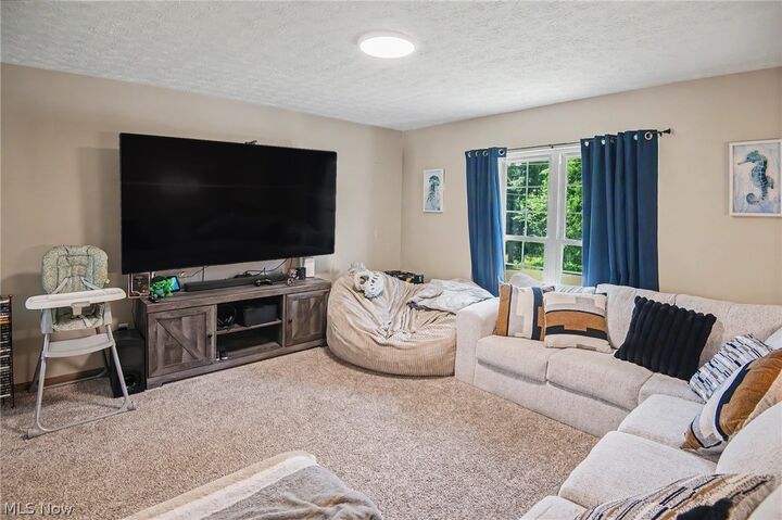 Property Photo: 1392 Homestead Drive OH 43920