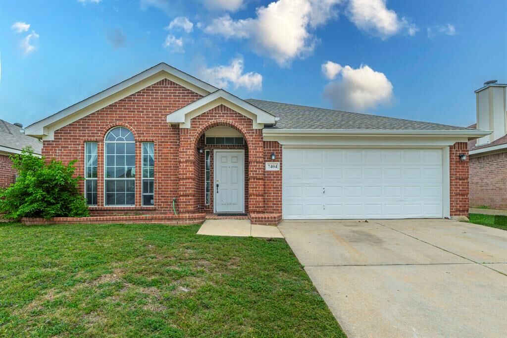 Photo de la propriété:  7404 Grass Valley Trail  TX 76123 