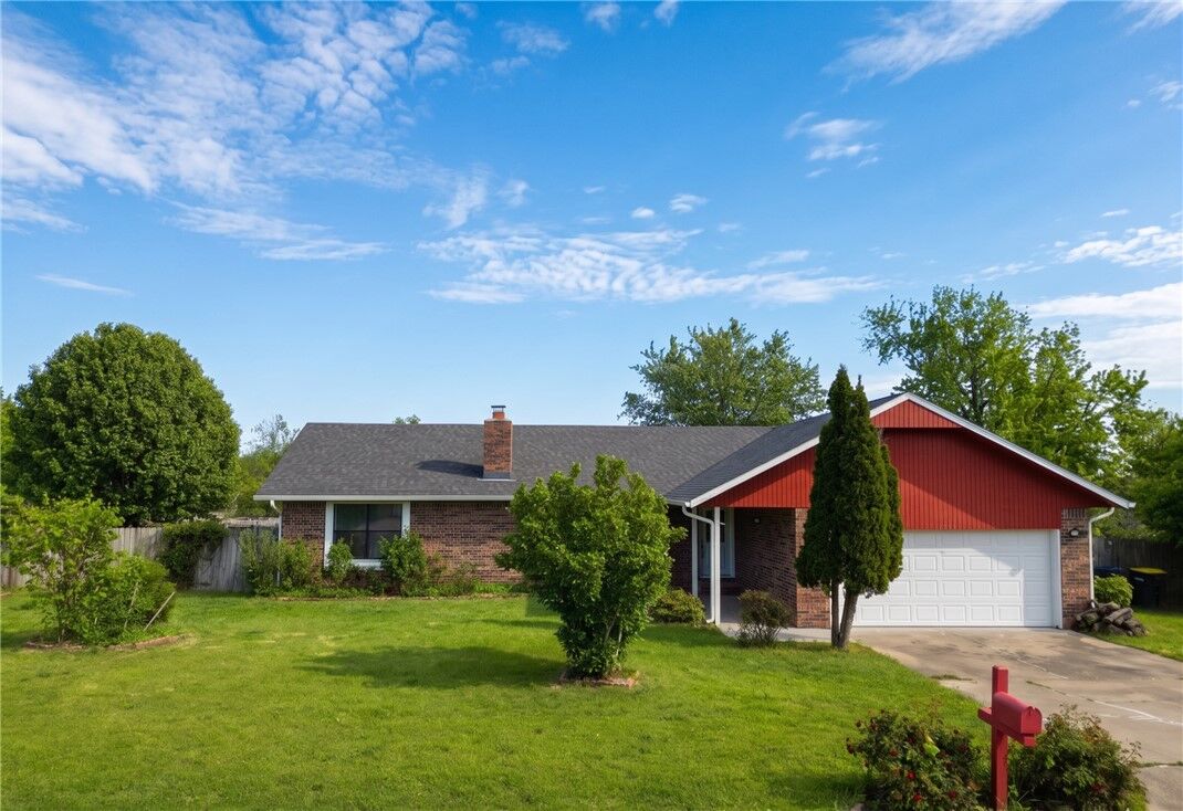 Property Photo: 1725 S 15th Street AR 72758